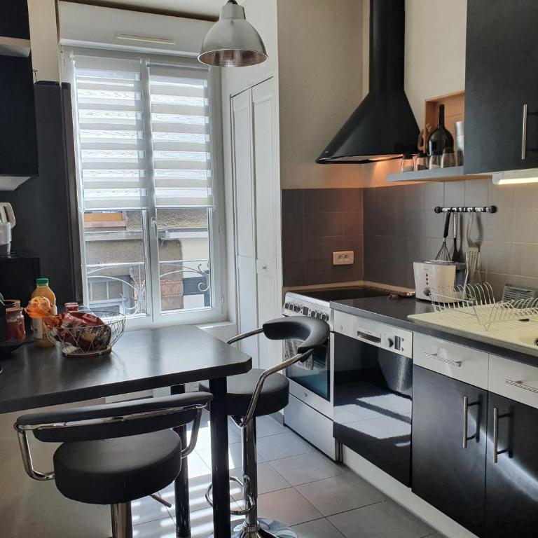 GRAND T3 70m2 ,COSY TOUT CONFORT ,2 CHAMBRES, 6 PERSONNES ,PARKING PRIVÉ SÉCURISÉ - Appartement 2 Chambres - 7