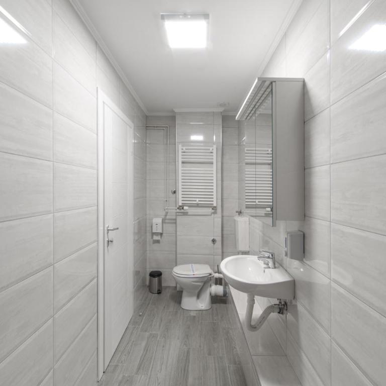 DuMalux Room - One-Bedroom Apartment - 9