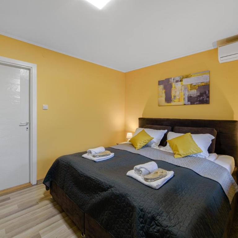 DuMalux Room - One-Bedroom Apartment - 2