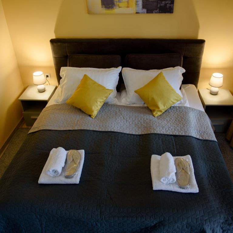 DuMalux Room - One-Bedroom Apartment - 6