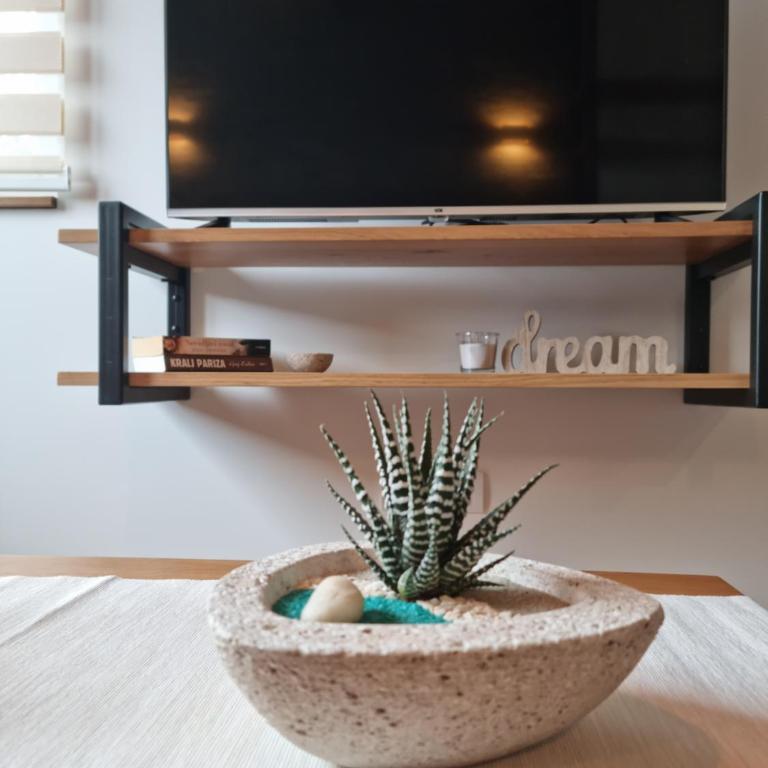 UnaLux - One-Bedroom Apartment - 11