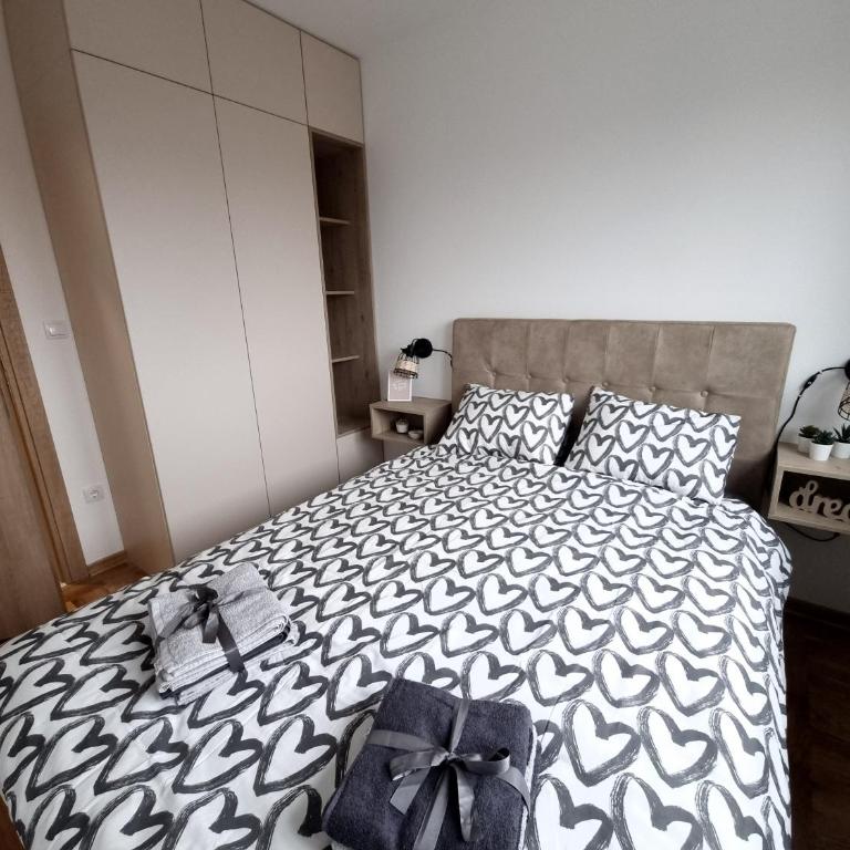UnaLux - One-Bedroom Apartment - 14