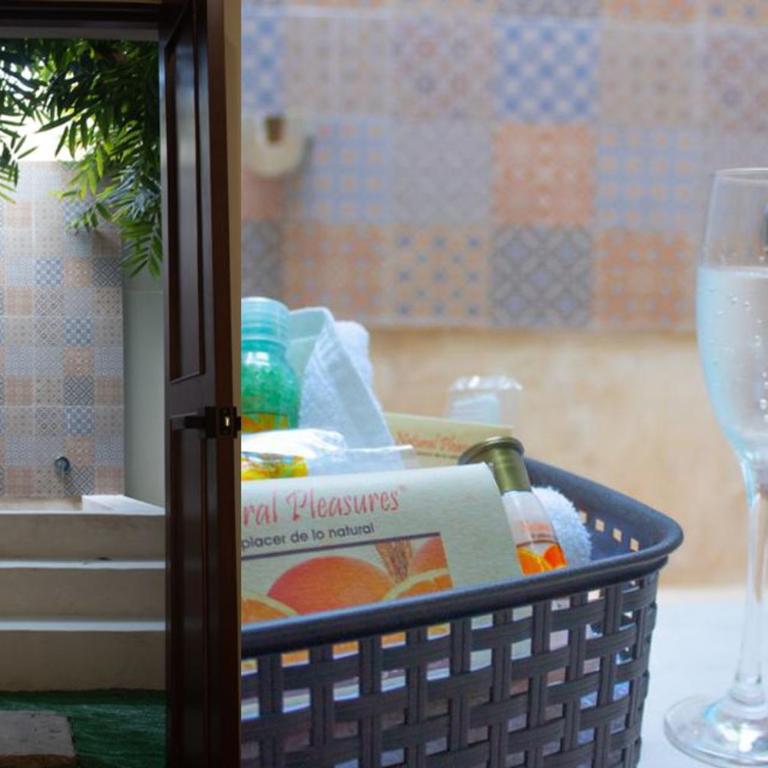 Hotel Las Monjas - King Suite with Exterior Jacuzzi - 2