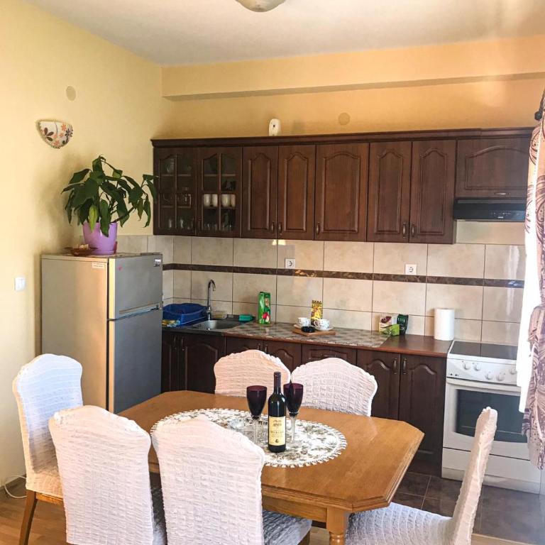 Jovana -- porodicni apartmani Igalo - Two-Bedroom Apartment - 9