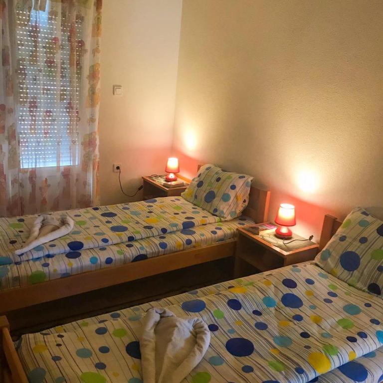 Jovana -- porodicni apartmani Igalo - Two-Bedroom Apartment - 12