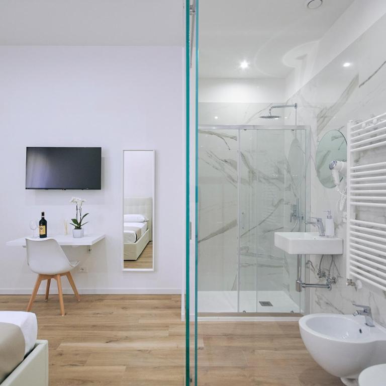 Sweet Florence - Double Room with En-suite Bathroom - 7