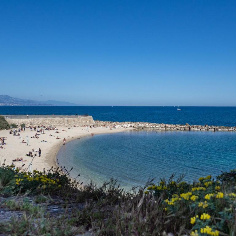 Charmant appartement spacieux pour 6P vue mer vieil Antibes - Appartement 3 Chambres - 11