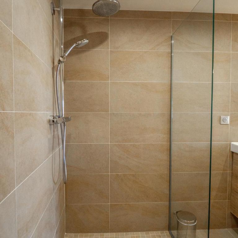 Charmant appartement spacieux pour 6P vue mer vieil Antibes - Appartement 3 Chambres - 38