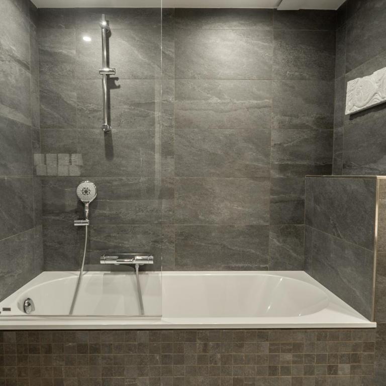 Charmant appartement spacieux pour 6P vue mer vieil Antibes - Appartement 3 Chambres - 40