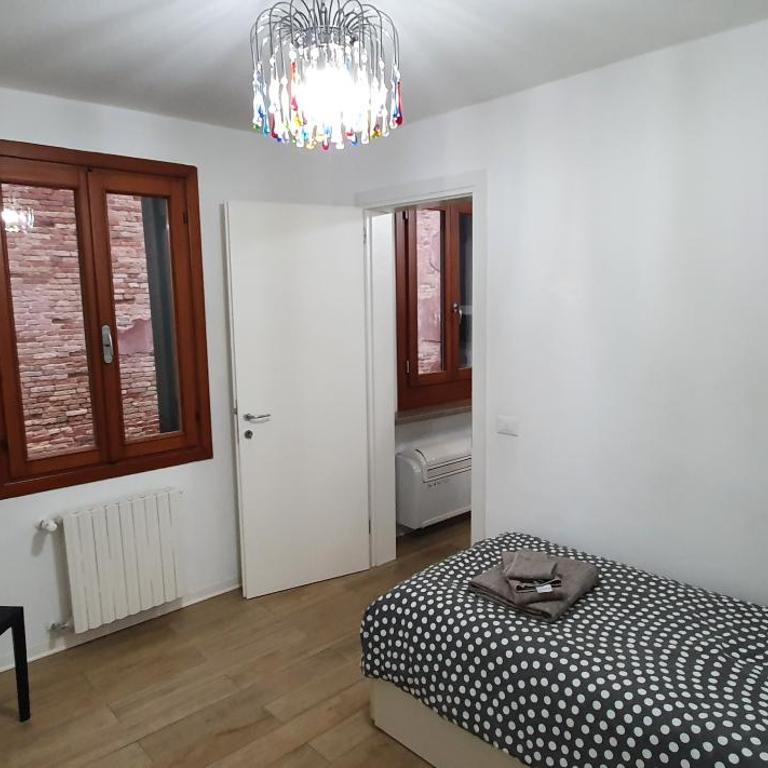 Ca' Venice Canal View - Appartamento con 2 Camere da Letto - 4