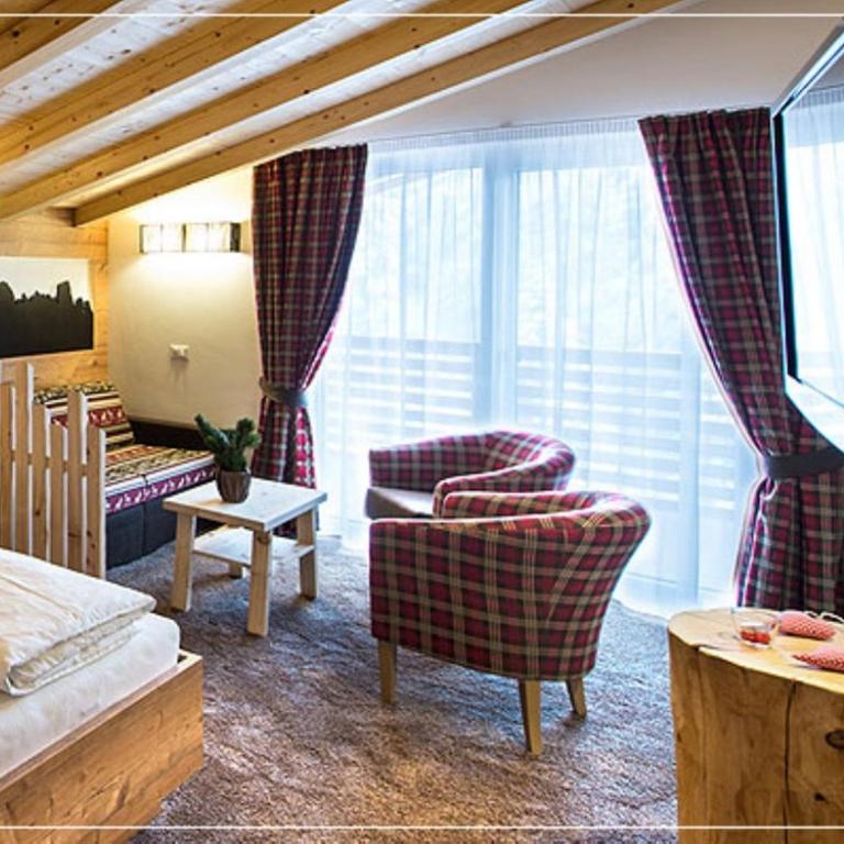 Hotel Chalet Dolomites - Camera Matrimoniale con Balcone - 1