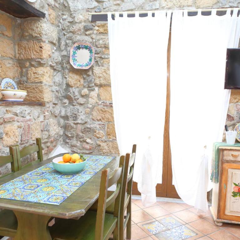 Casa Saraceni (by Vacation Service) - Monolocale con Balcone - 1