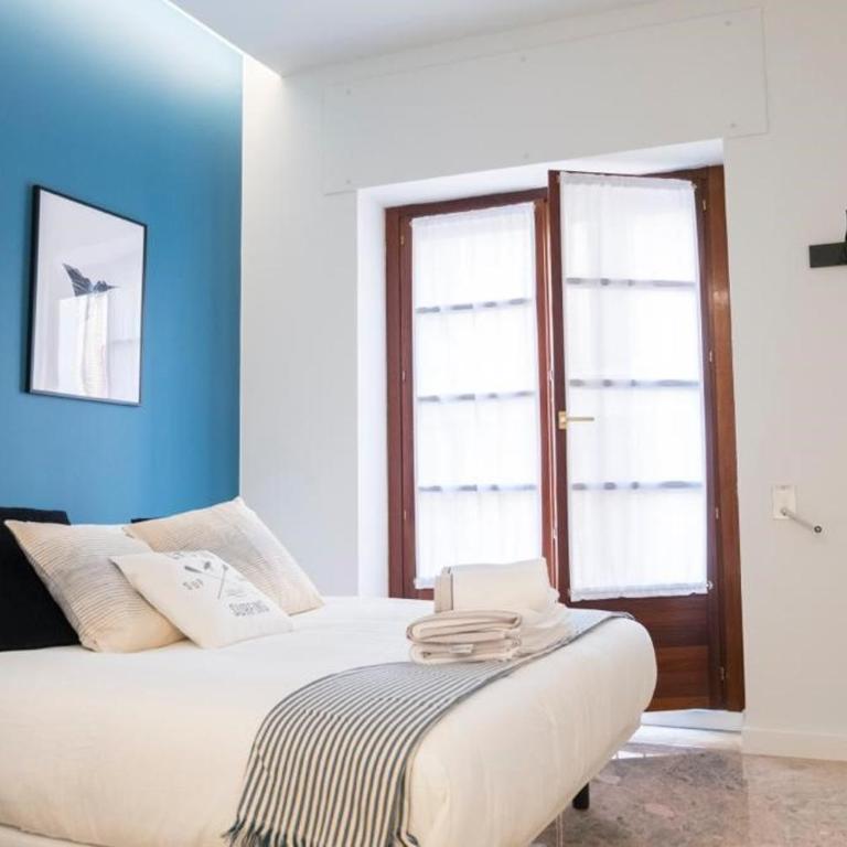 Dos Torres Exclusivos en Calle Alfonso I - Apartamento Deluxe de 2 dormitorios con balcón - 3