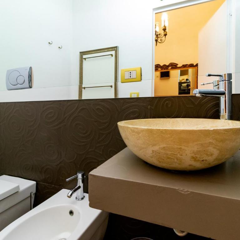 Pupi e Pupari - King Room with Balcony - 8