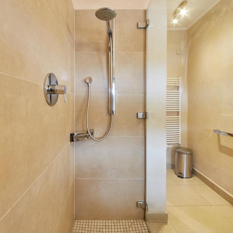 Hüttl Relax Appartements - Three-Bedroom Apartment - 16