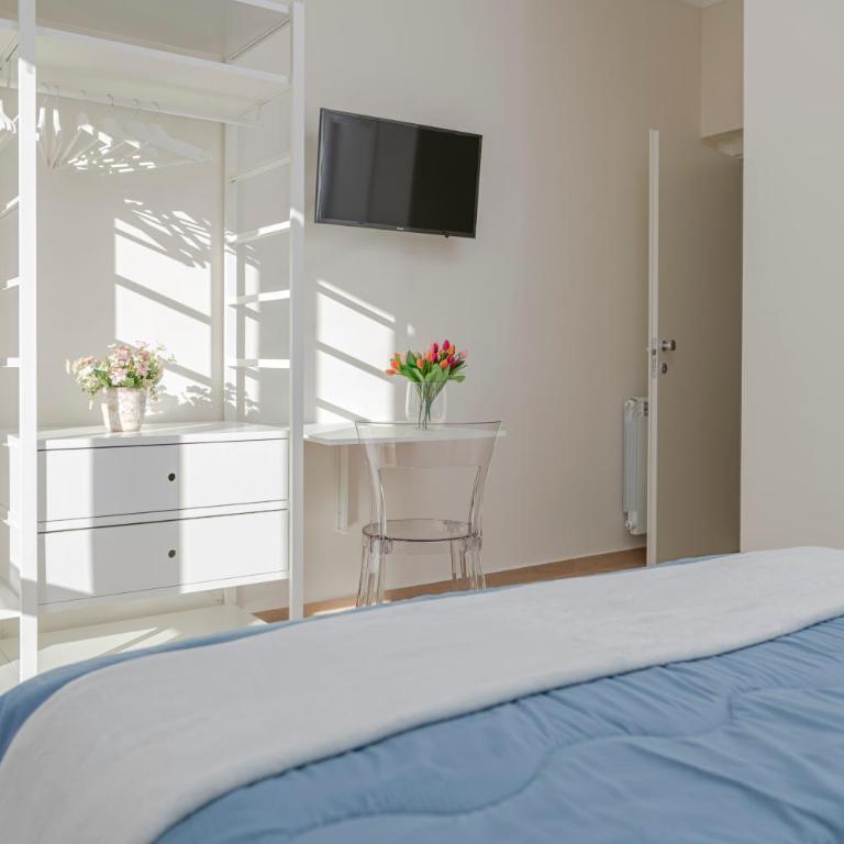 Via Goletta Home - Two-Bedroom Apartment - 8