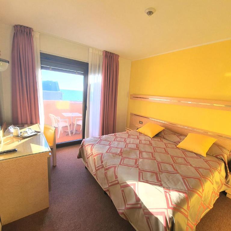 Hotel Antares - Camera Matrimoniale con Balcone e Vista Mare - 5