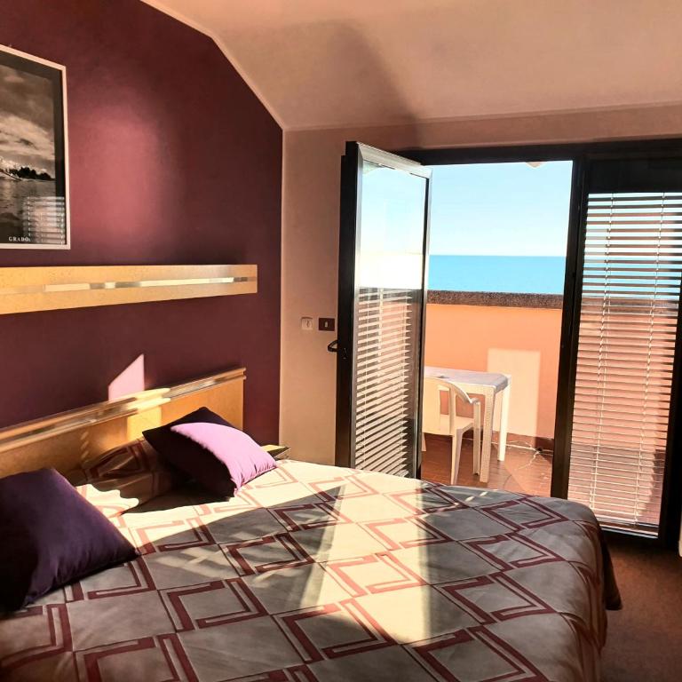 Hotel Antares - Camera Matrimoniale con Balcone e Vista Mare - 1