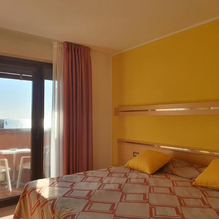Hotel Antares - Camera Matrimoniale con Balcone e Vista Mare - 14