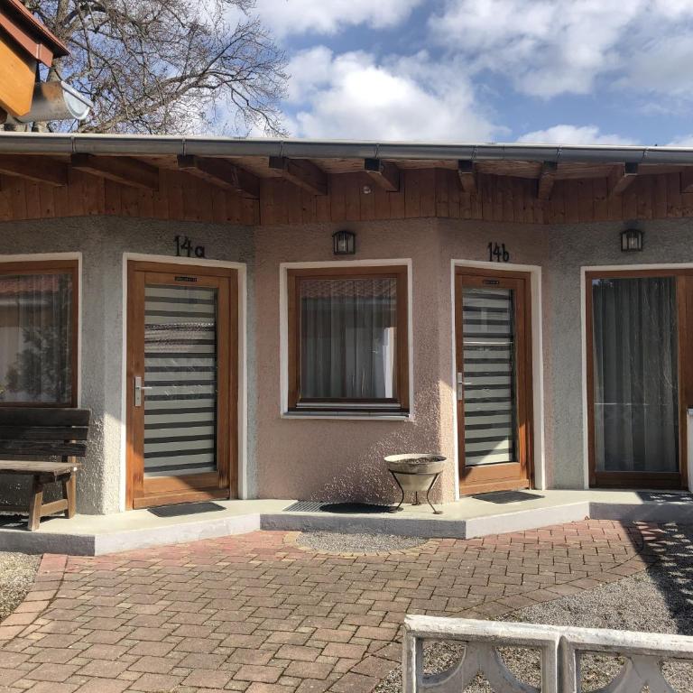 Ferienhaus Elisabeth - Familienzimmer mit eigenem Bad - 1