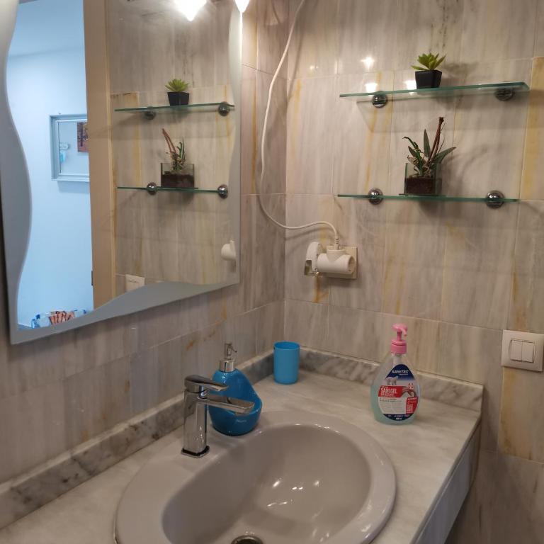 Apartamento con wifi, mascotas bienvenidas - One-Bedroom Apartment - 13