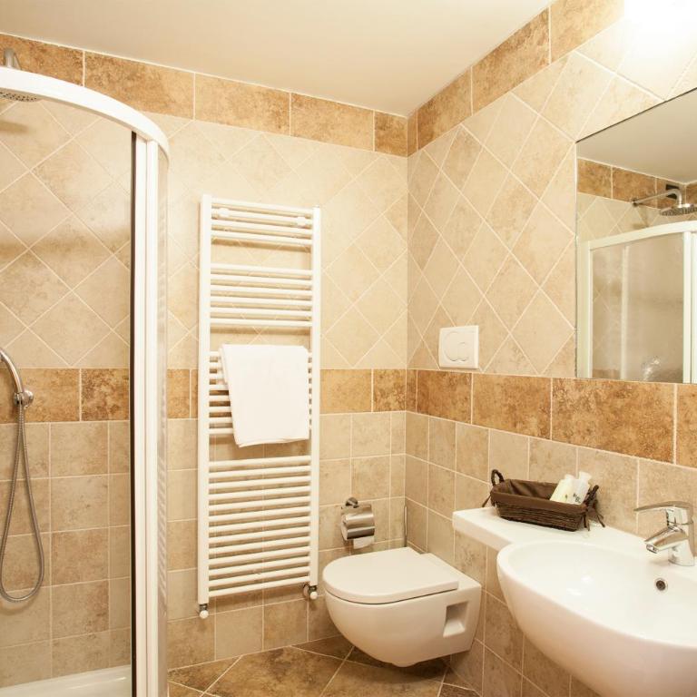 Hotel Vittoria - Habitación Doble Confort - 1 o 2 camas con balcón - 5