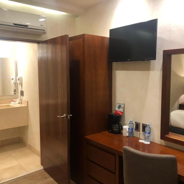 Hotel Madero - King Room - 7