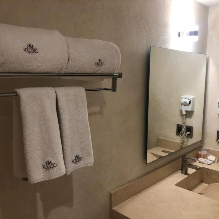 Hotel Madero - King Room - 6