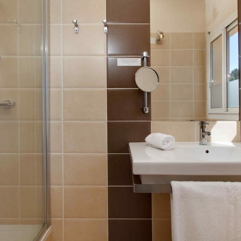 Hôtel & Spa Les Mouettes - Chambre Double - Vue sur Piscine - 3