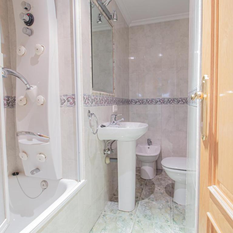 Pensión Isabel by Vivere Stays - Habitación Doble con baño compartido - 2 camas - 5