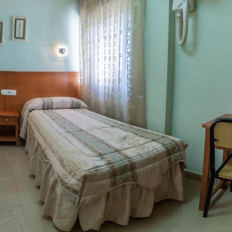 Pensión Isabel by Vivere Stays - Habitación Doble con baño privado - 2 camas - 1