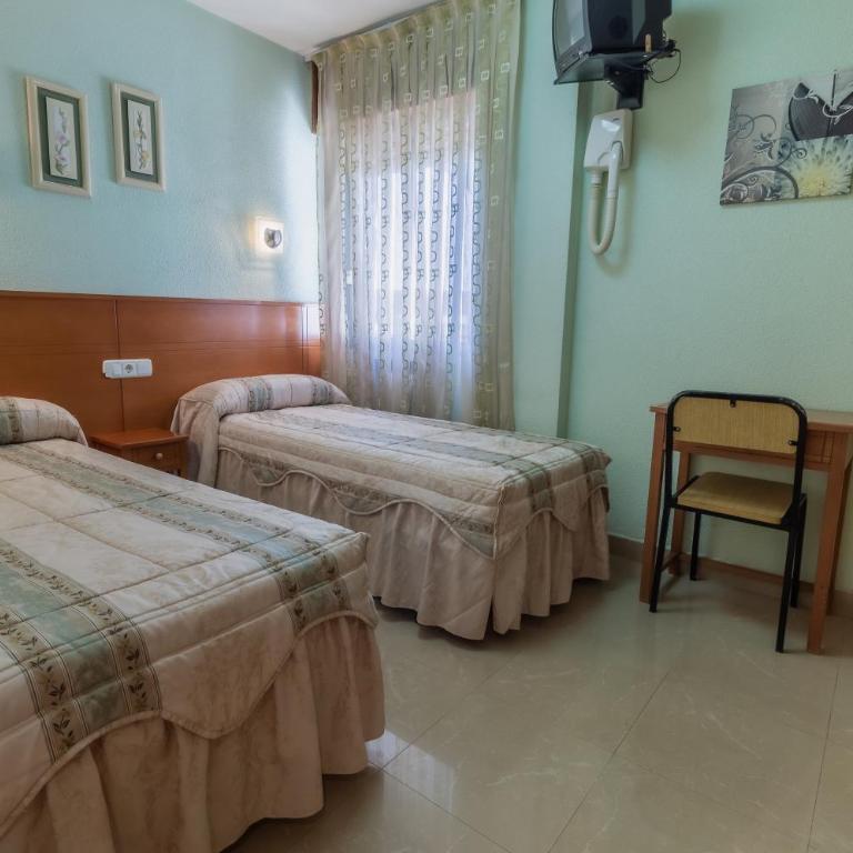 Pensión Isabel by Vivere Stays - Habitación Doble con baño privado - 2 camas - 2