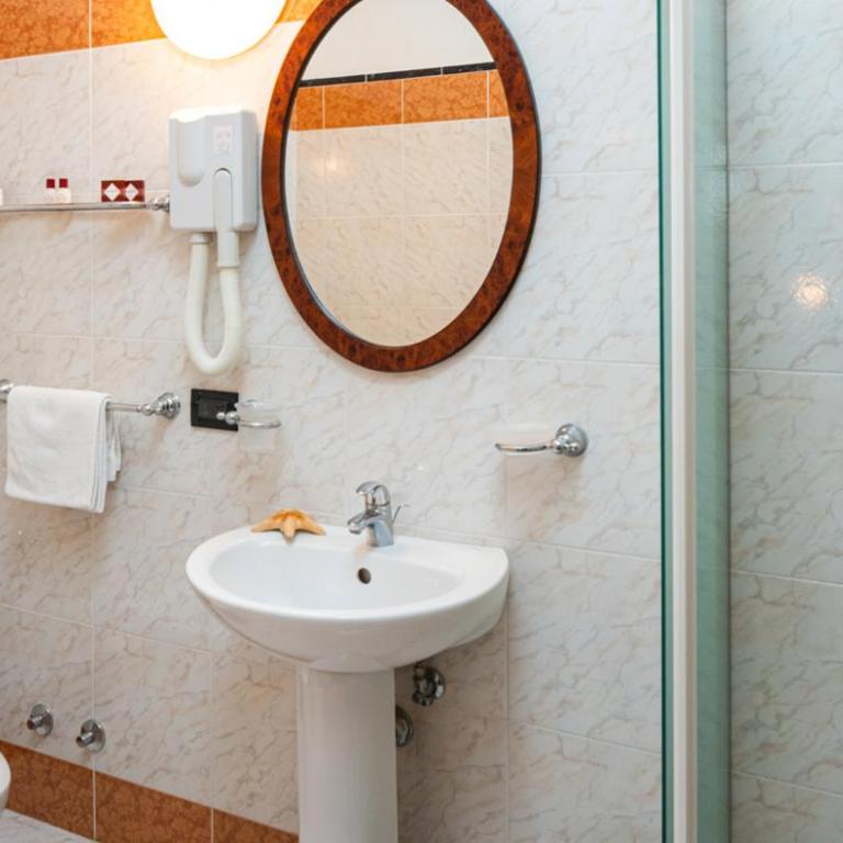Hotel Stella - Superior Double or Twin Room - 9