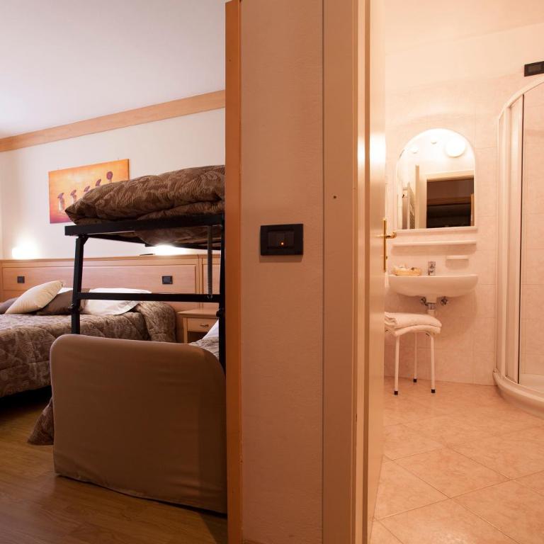 Hotel Vittoria - Habitación Familiar (2 adultos y 2 niños) - 1