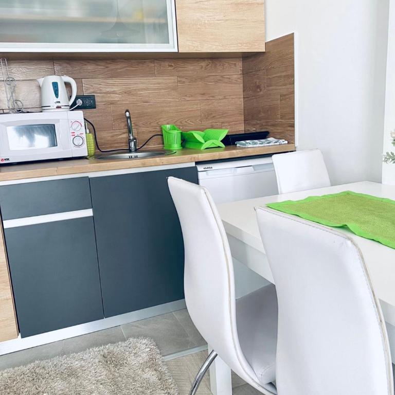 MILMARI APARTMAN P03 - Studio s King-sajz Krevetom i Sofom na Izvlačenje - 9