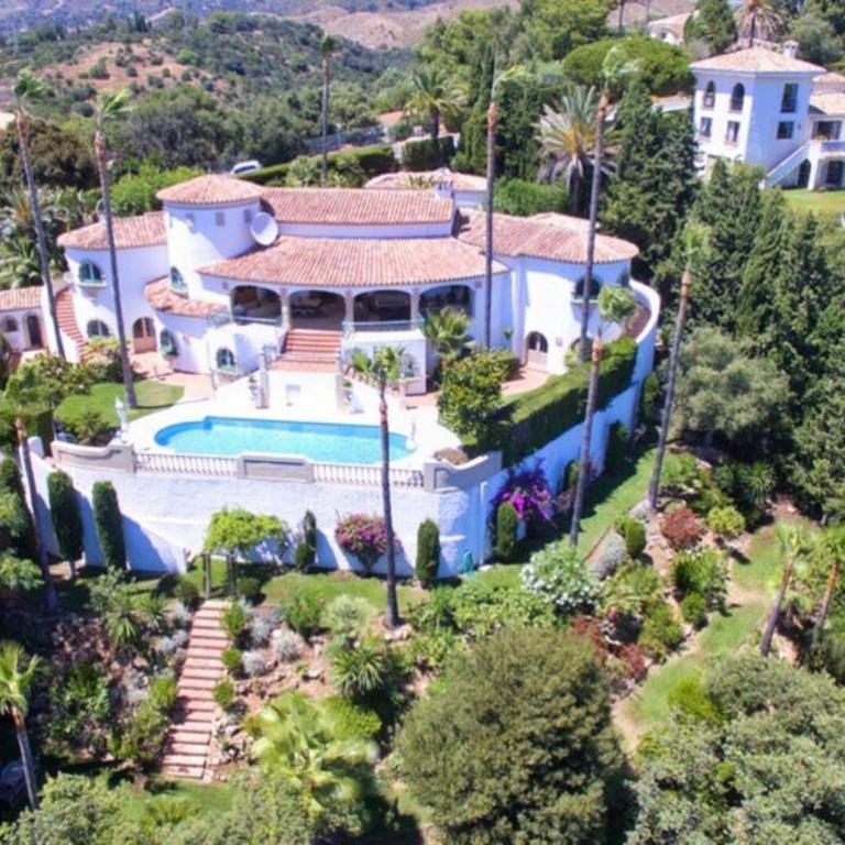 Palatial Villa in Hacienda Las Chapas, Marbella - Villa - 22