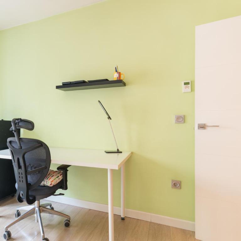 Piso de diseño junto al centro de Murcia con parking - Three-Bedroom Apartment - 17