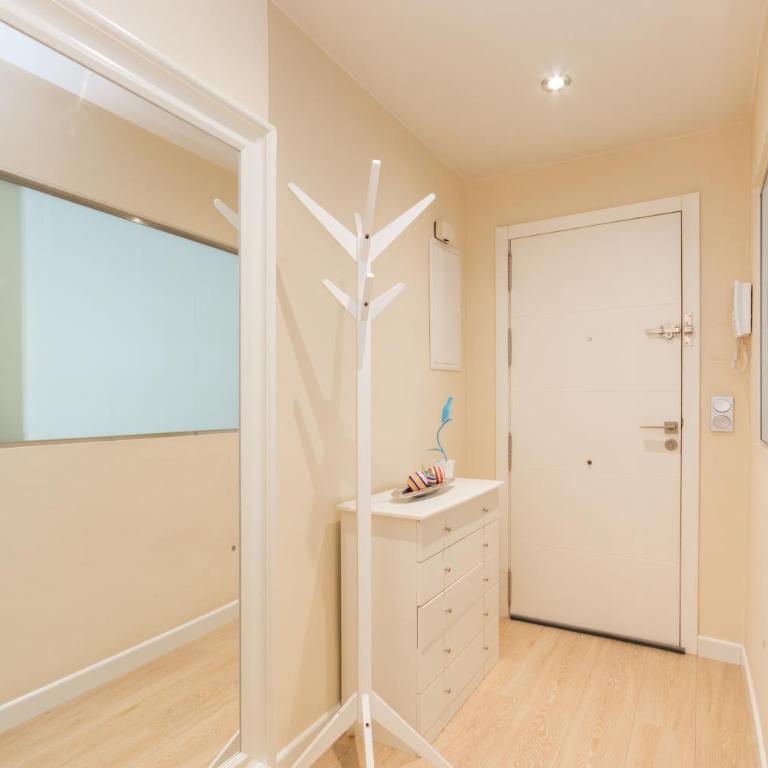 Piso de diseño junto al centro de Murcia con parking - Three-Bedroom Apartment - 23