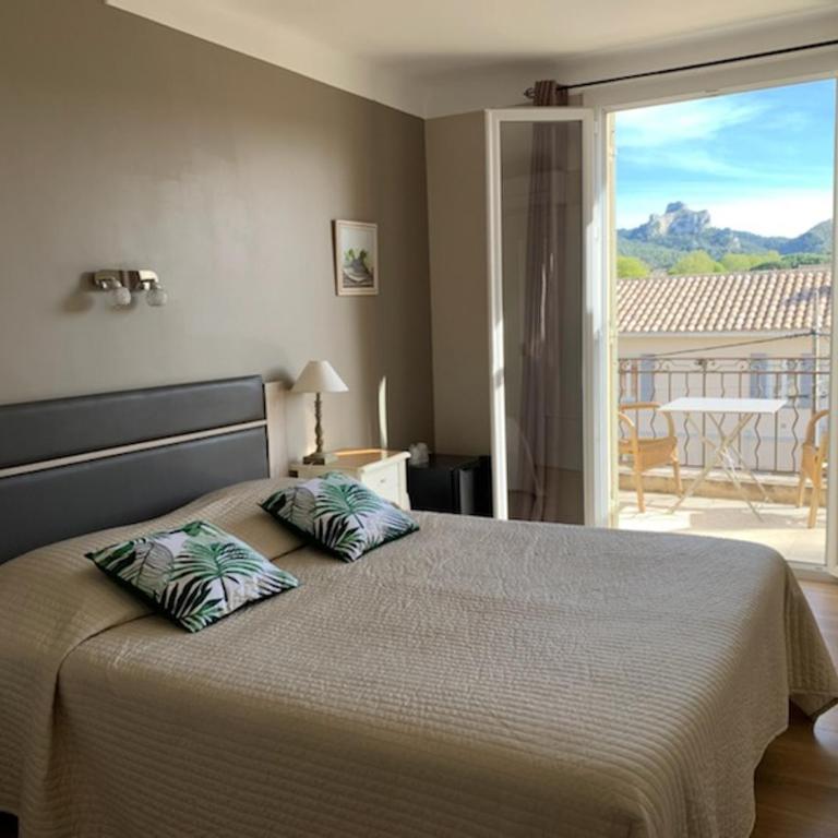 Le Castelet des Alpilles - Chambre Double Supérieure avec terrasse ou balcon - 4