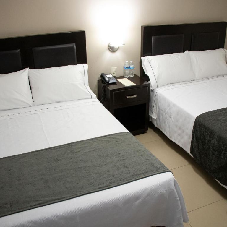 Hotel Las Pergolas - Standard Double Room with Two Double Beds - 4