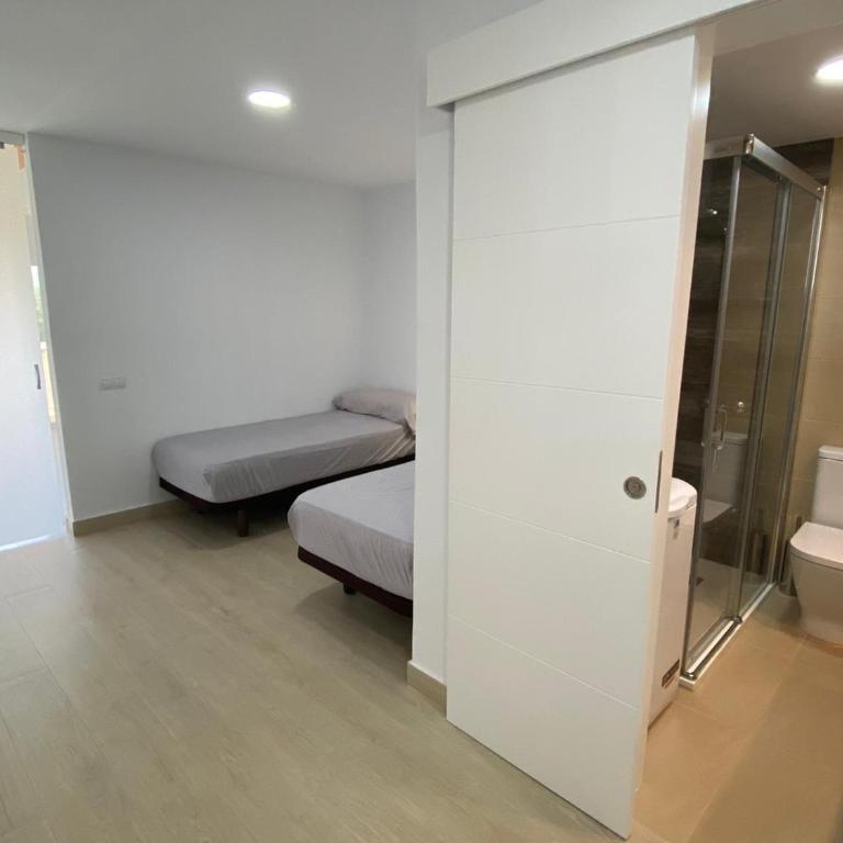 White and Quiet! Modern apartment in San Agustin - One-Bedroom Apartment - 10