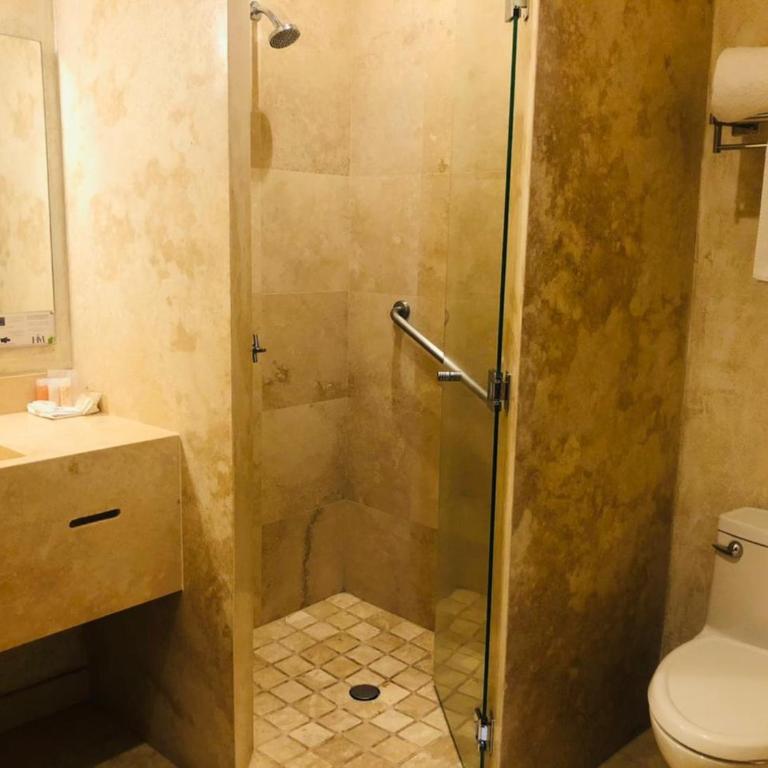 Hotel Madero - Deluxe Queen Room - 7
