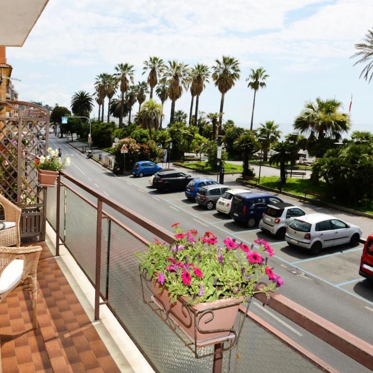 Il Ponentino - Camera Matrimoniale con Balcone e Vista Mare - 6