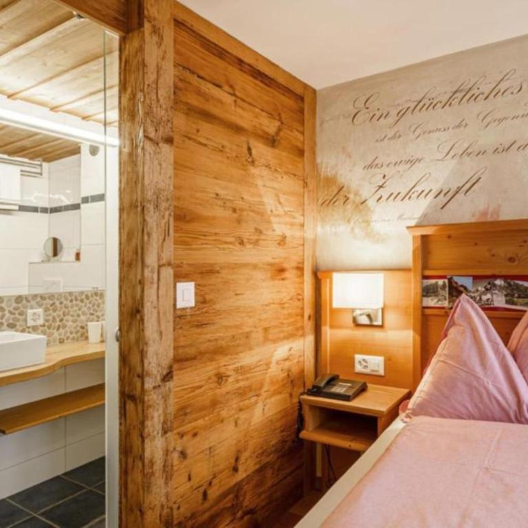 Alpenblick Hotel & Restaurant Wilderswil by Interlaken - Superior Doppelzimmer für 4 Personen mit Zustellbett - 3