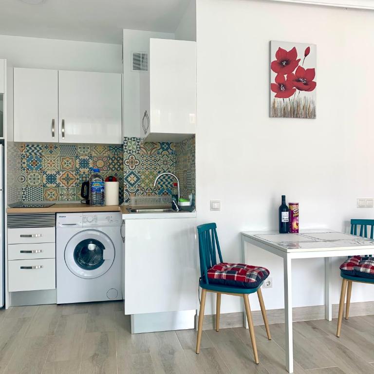 Calm, Cosy and Bright apartment renovated in playa del ingles- WiFi free - One-Bedroom Apartment - 3