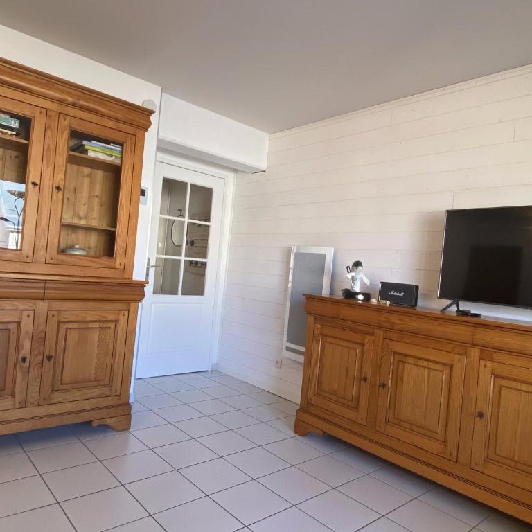 L'Aéroplage, Appartement Standing Rénové Vacances 40mètres plage - Three-Bedroom Apartment - 8