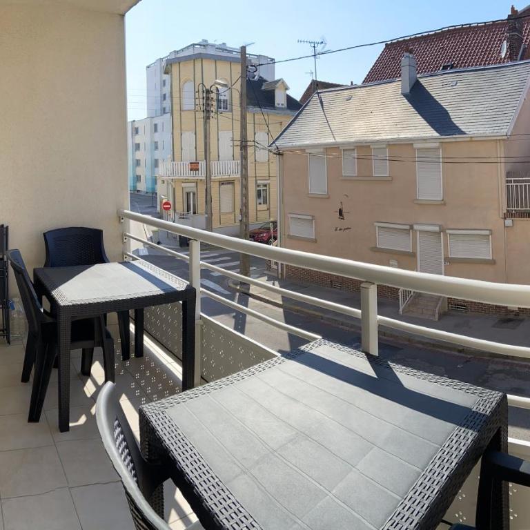 L'Aéroplage, Appartement Standing Rénové Vacances 40mètres plage - Three-Bedroom Apartment - 10