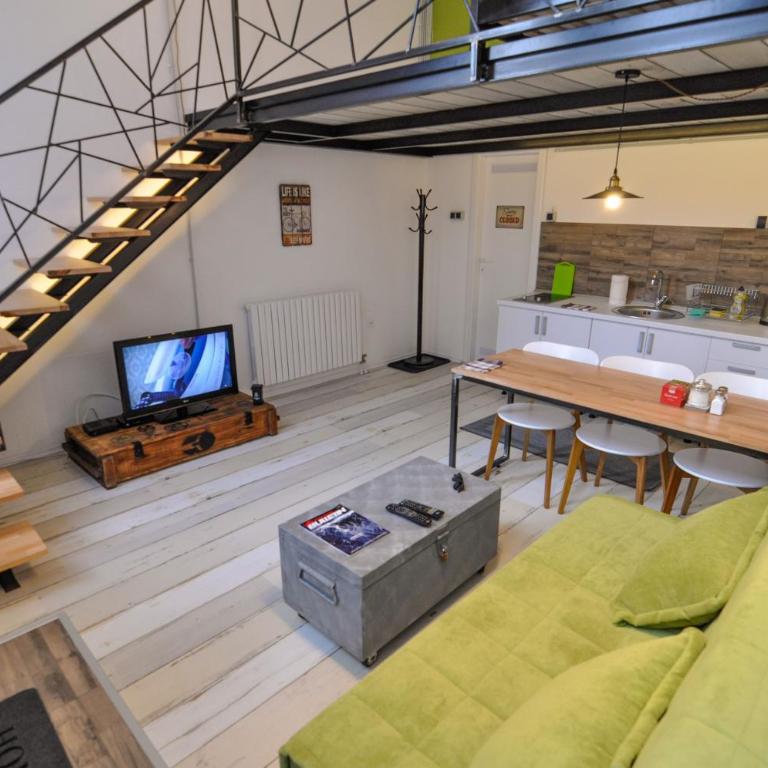Altitude Loft - One-Bedroom Apartment - 39
