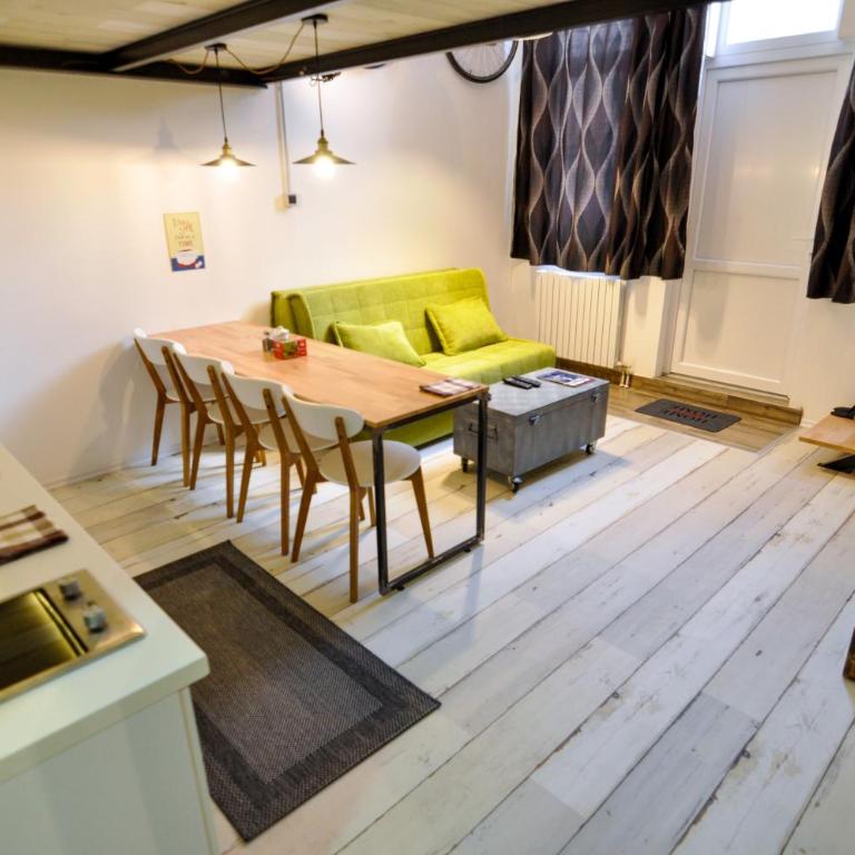 Altitude Loft - One-Bedroom Apartment - 27