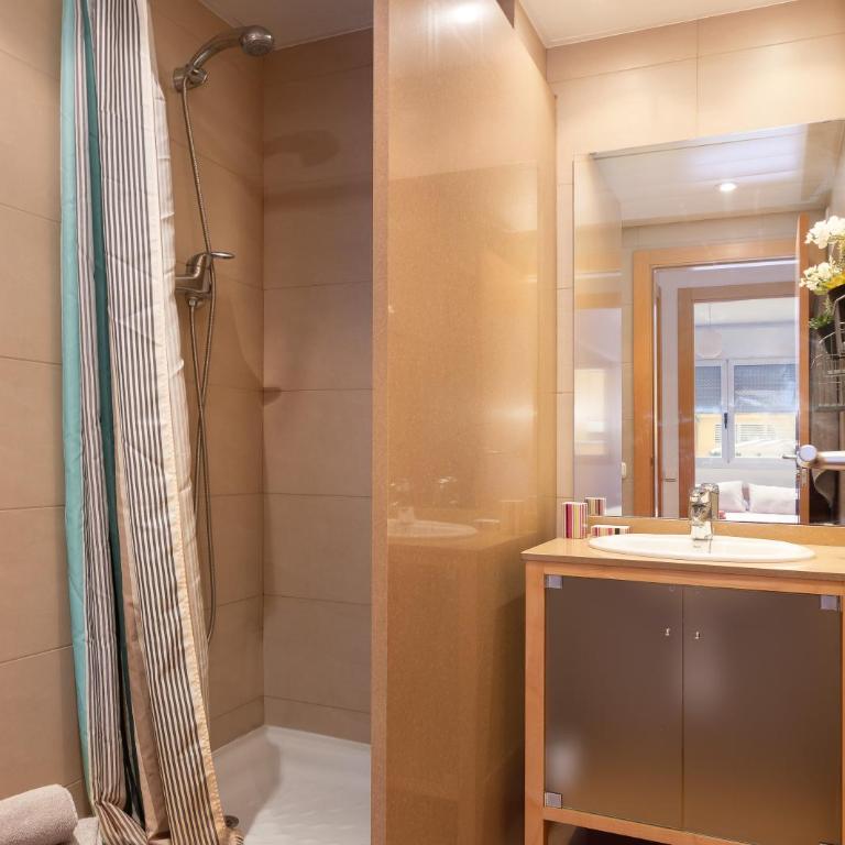 Lets Holidays BIG TERRACE APARTMENT IN BARCELONA - Apartment - 30